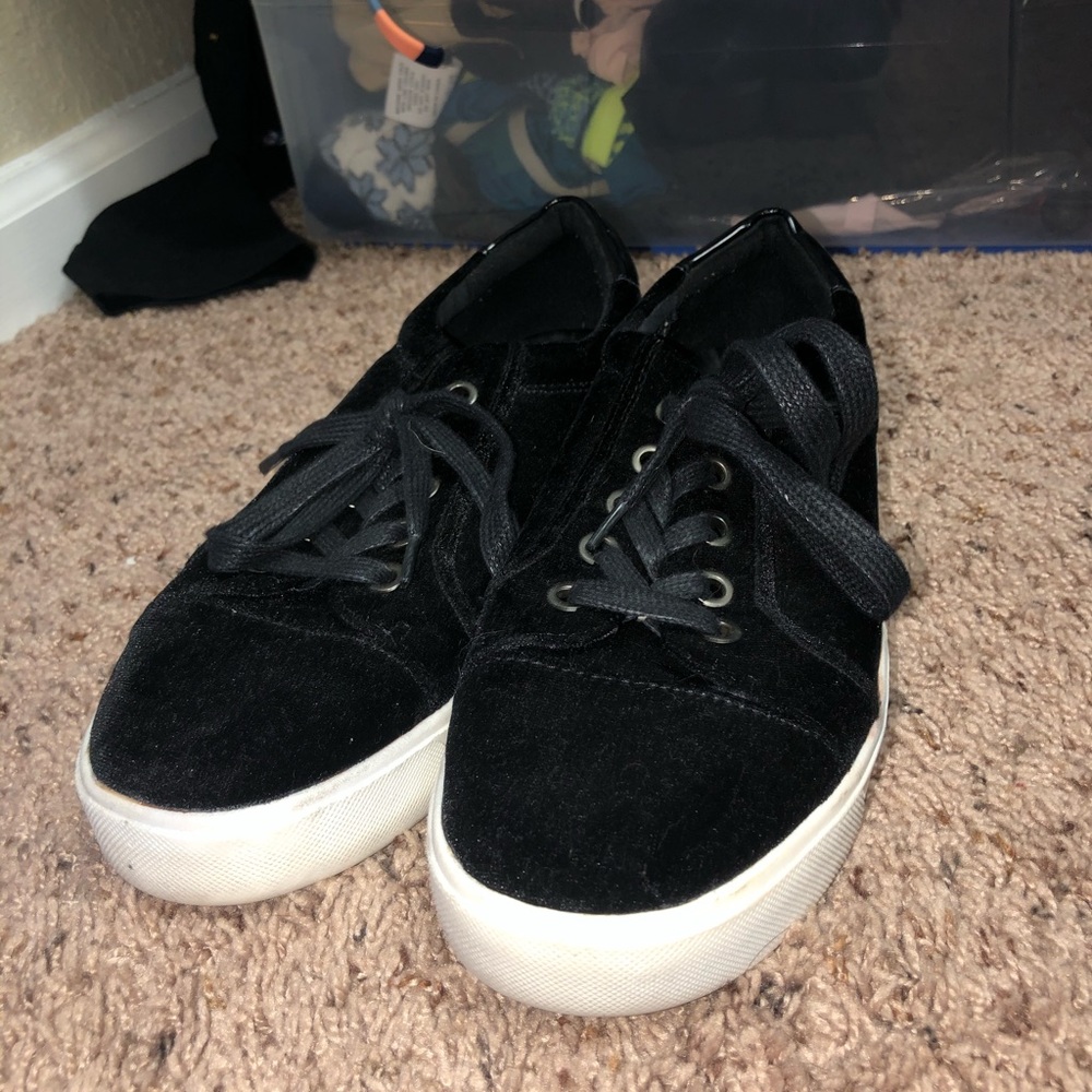 sneakers never worn